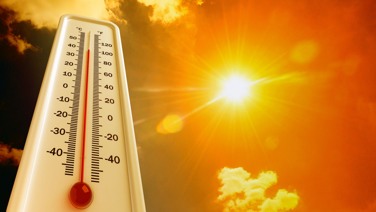 Thermometer showing temperatures of 100 degrees fahrenheit